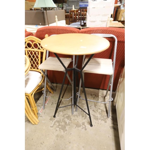 592 - Kitchen bar table & 2 stools