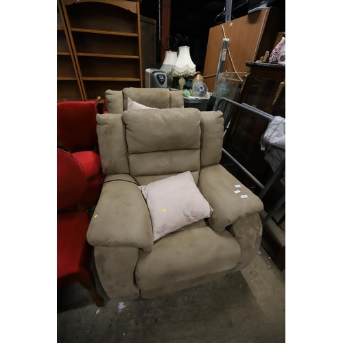 657A - Pair of electric reclining armchairs - warranted until 12 noon Tuesday following the above sale