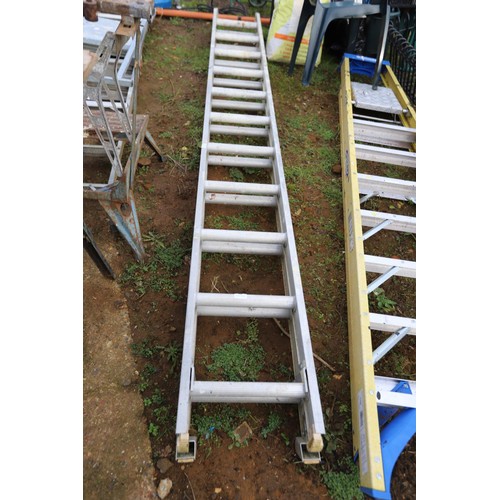 44 - Aluminium extension ladder