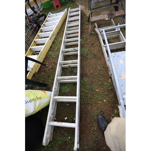 44 - Aluminium extension ladder