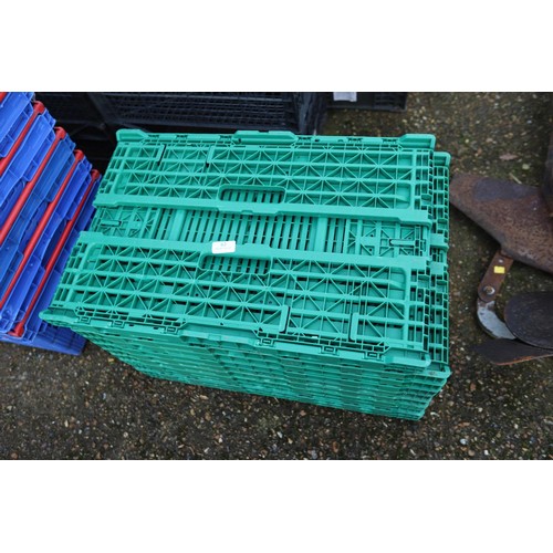 62 - 10 x folding green crates