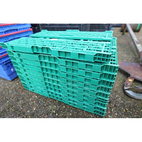 62 - 10 x folding green crates