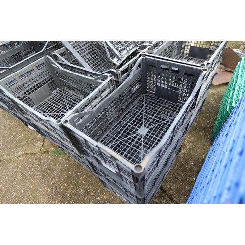 64 - 20 x black stacking crates