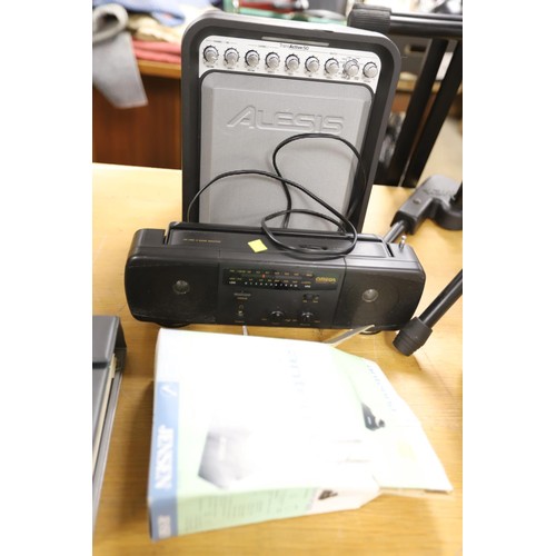 82 - Alessis trans active 50 antenna & radio - warranted until 12 noon Tuesday following the above sale