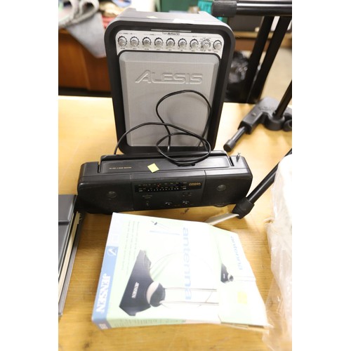 82 - Alessis trans active 50 antenna & radio - warranted until 12 noon Tuesday following the above sale