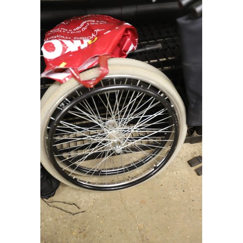 117 - Manual wheelchair, bolt missing to wheel