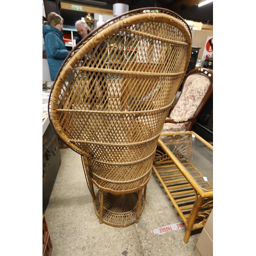 607 - Wicker throne chair