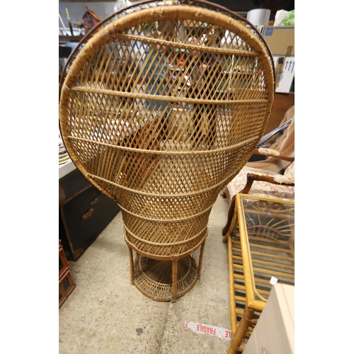 607 - Wicker throne chair