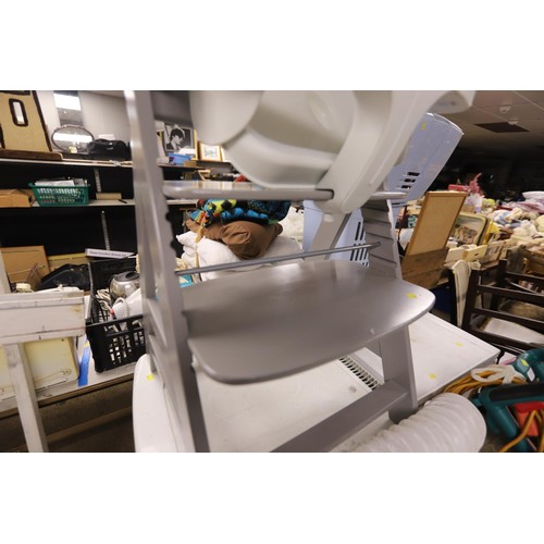 92 - Hauck alpha+ highchair with removable tray