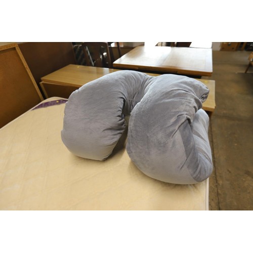 507 - Large pregnant cushion