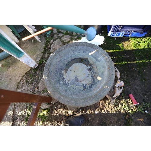 33 - Small plastic bird bath etc