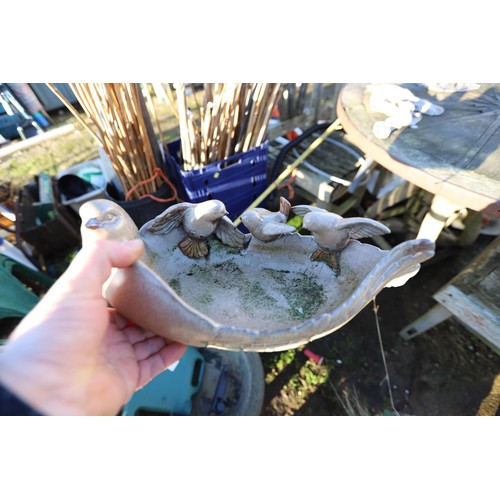 33 - Small plastic bird bath etc