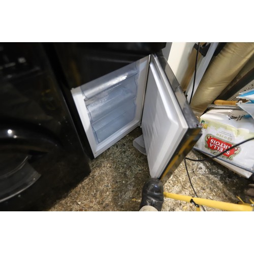 74 - Fridgemaster fridge/freezer - warranted until 12 noon Tuesday following the above sale