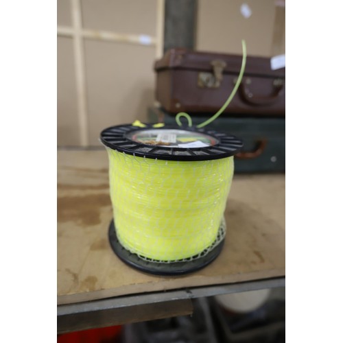 130 - Roll of strimmer wire