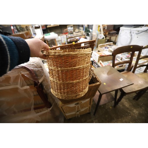 174 - 2 drawer storage unit & wicker baskets