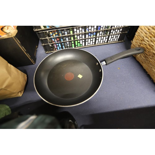 217 - Romertopf casserole & frying pan