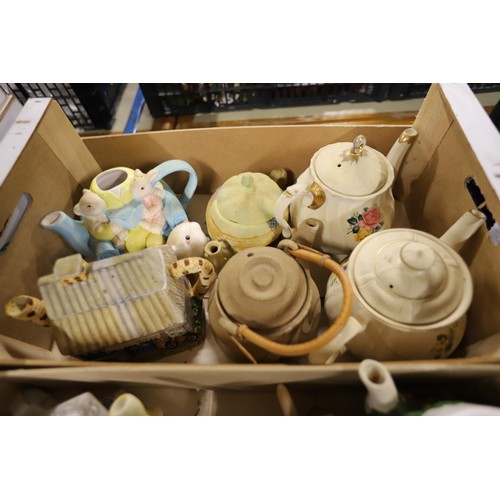 257 - 5 trays of teapots