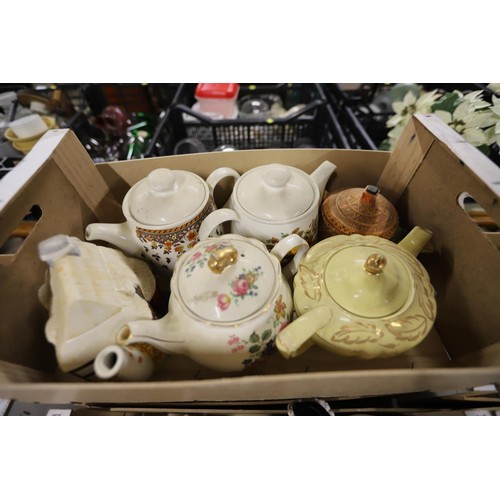 257 - 5 trays of teapots