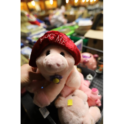 270 - Collection of pig related items