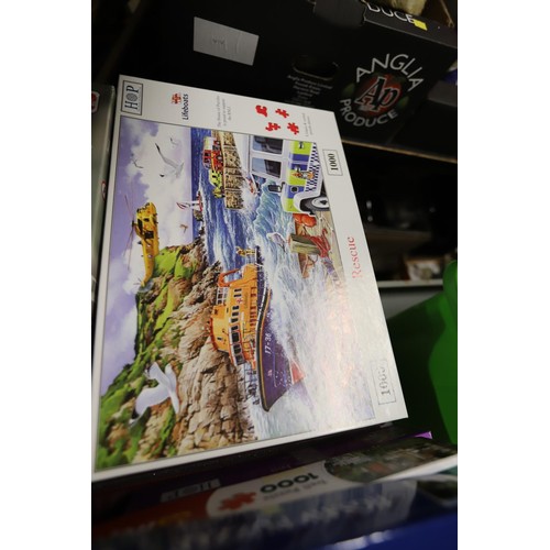 271 - Various jigsaws & large jigsaw folder