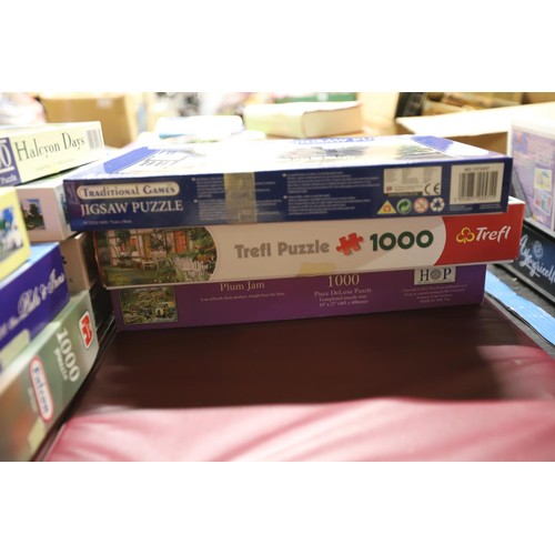 271 - Various jigsaws & large jigsaw folder