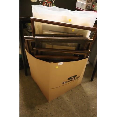 272 - Large qty of various size frames & mounts