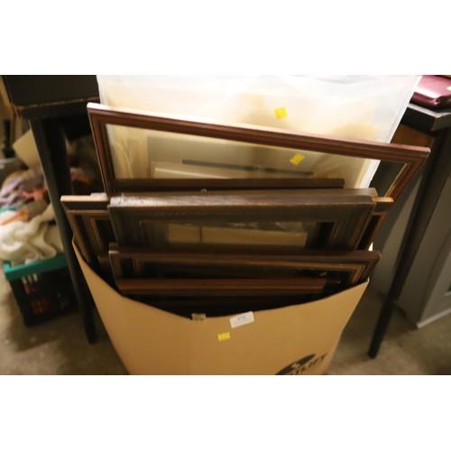 272 - Large qty of various size frames & mounts