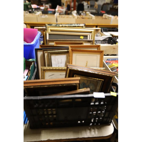 280 - Tray of mixed photo frames