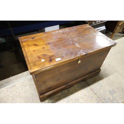 290 - Pine blanket box