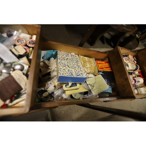 292 - Sewing box & various cottons, etc