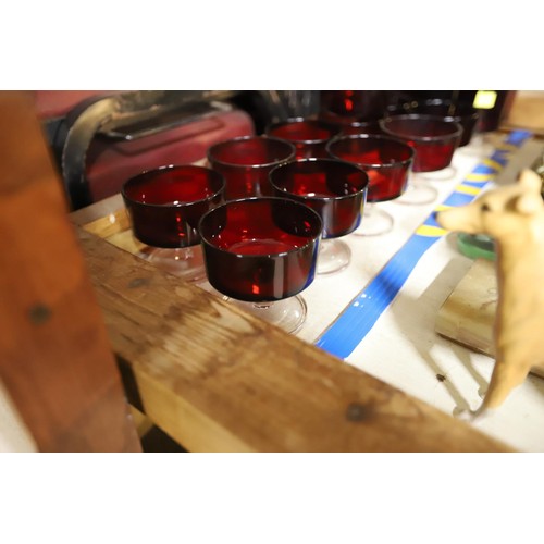 471 - Qty of ruby red glassware