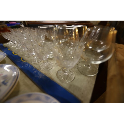 485 - Qty glass, incl crystal