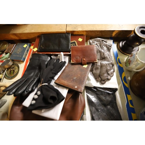 496 - Leather gloves & wallets, leather bags, vintage gloves