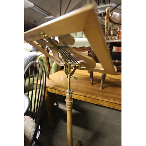 544 - Adjustable music stand