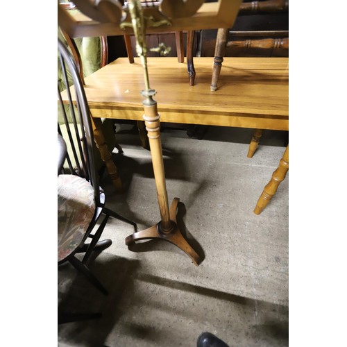 544 - Adjustable music stand