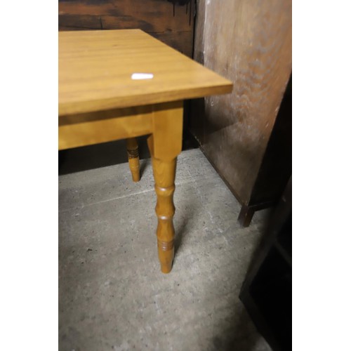 547 - Rectangle kitchen table