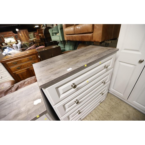 583 - Large4 drawer chest