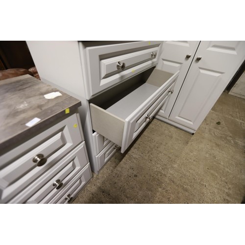 583 - Large4 drawer chest