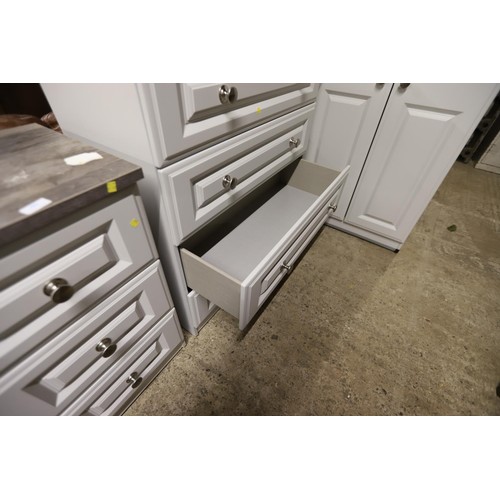 583 - Large4 drawer chest