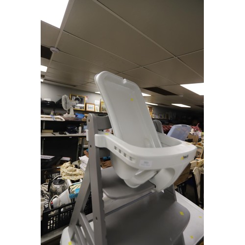 86 - Hauck alpha+ highchair with removable tray