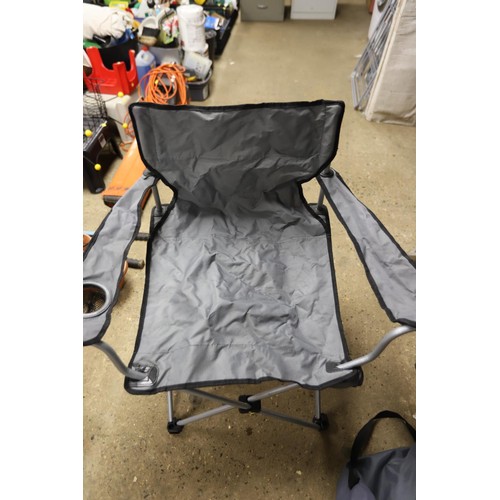 100 - Pair of folding directors chairs with bags