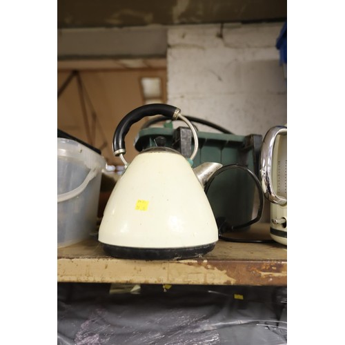 102 - 2 kettles, water feed bucket & scoops