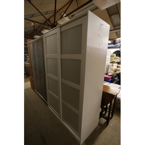 582 - White sliding door wardrobe