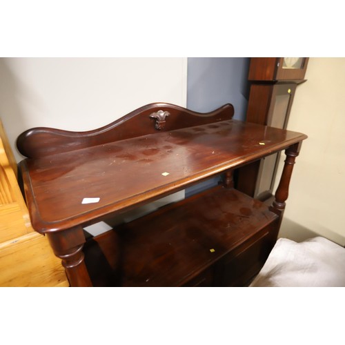 583 - Antique mahogany buffet (1 castor missing)