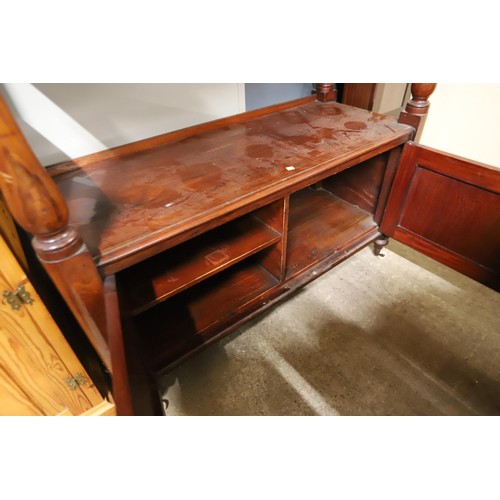 583 - Antique mahogany buffet (1 castor missing)