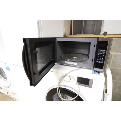 91 - Kenwood 900w microwave - warranted until noon Tuesday following the above sale