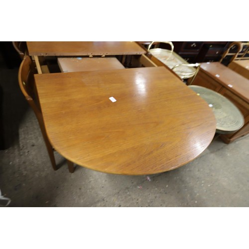 562 - Nathan teak extending dining table & set of 6 chairs