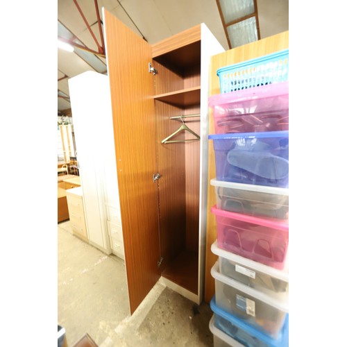 579 - Combination wardrobe & chest