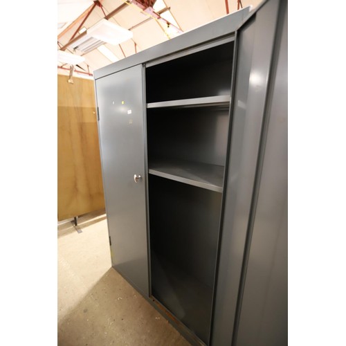 581 - Large double door metal locker