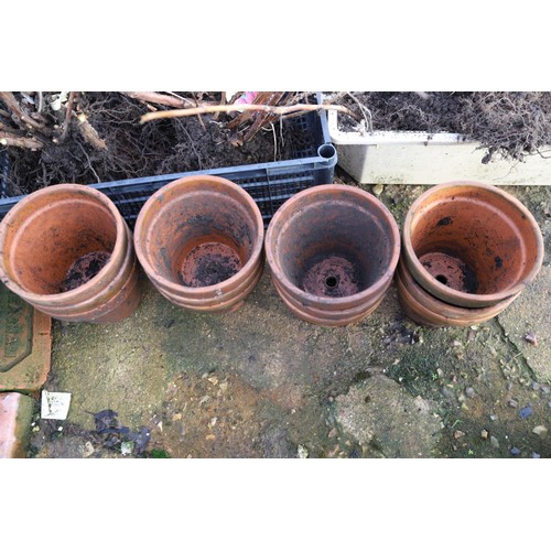 33A - 12 terracotta pots